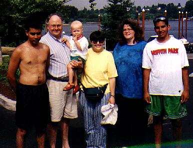 portland98 family and cuzs.JPG (30689 bytes)