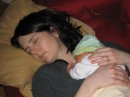 Nik5-003 * Mommy falls asleep with Nikola. * 1024 x 768 * (94KB)